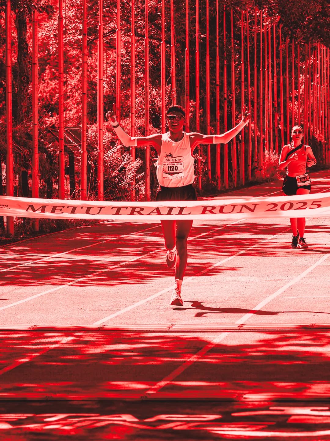 METU Trail Run finiş bandını göğüsleyen 70K atleti